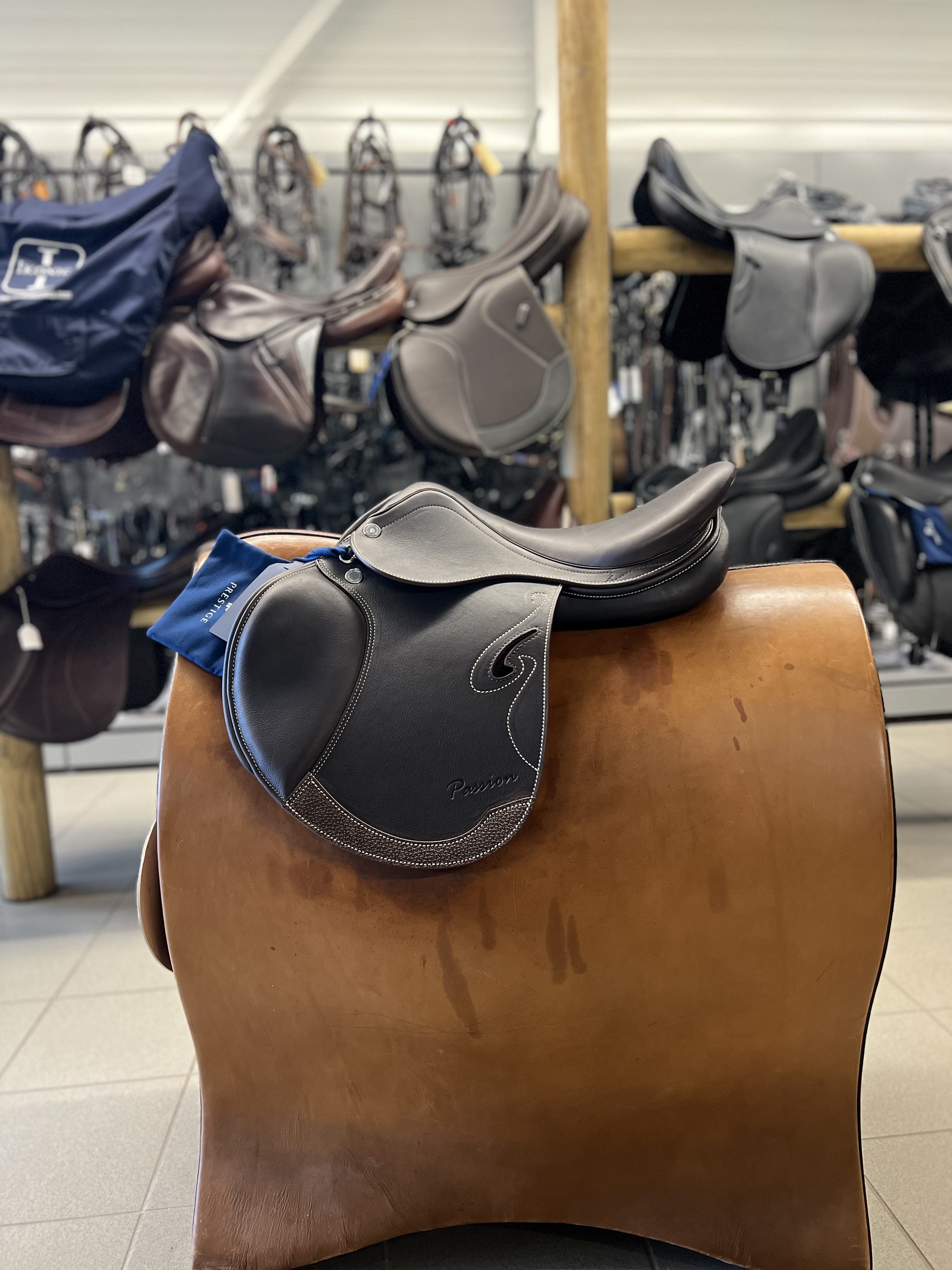 Selle De Dressage Prestige Philosophie - 17 Pouces - Noire - Largeur Moyenne - Occasion